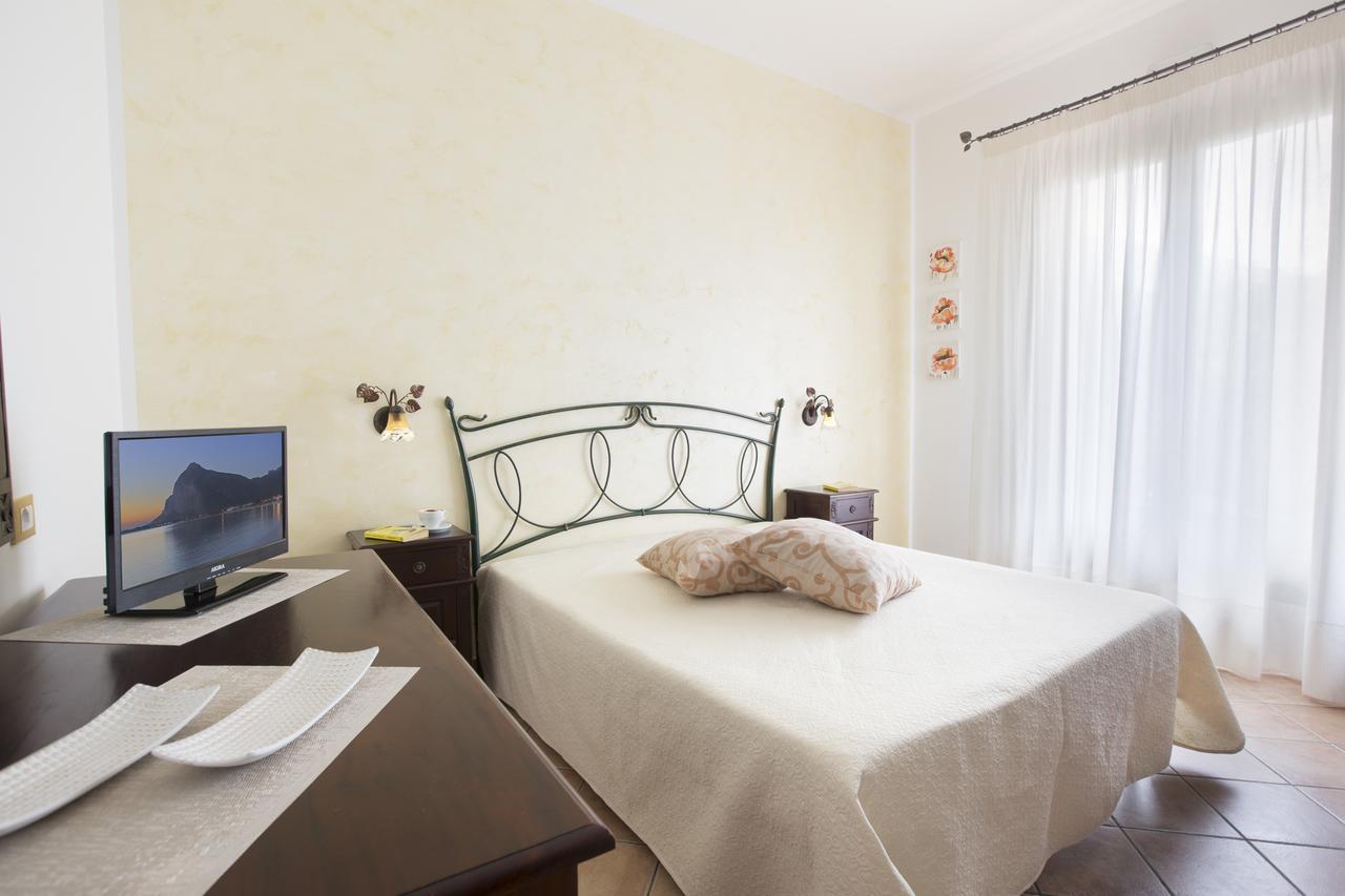 Hotel Cala di Ponente Castelluzzo Esterno foto