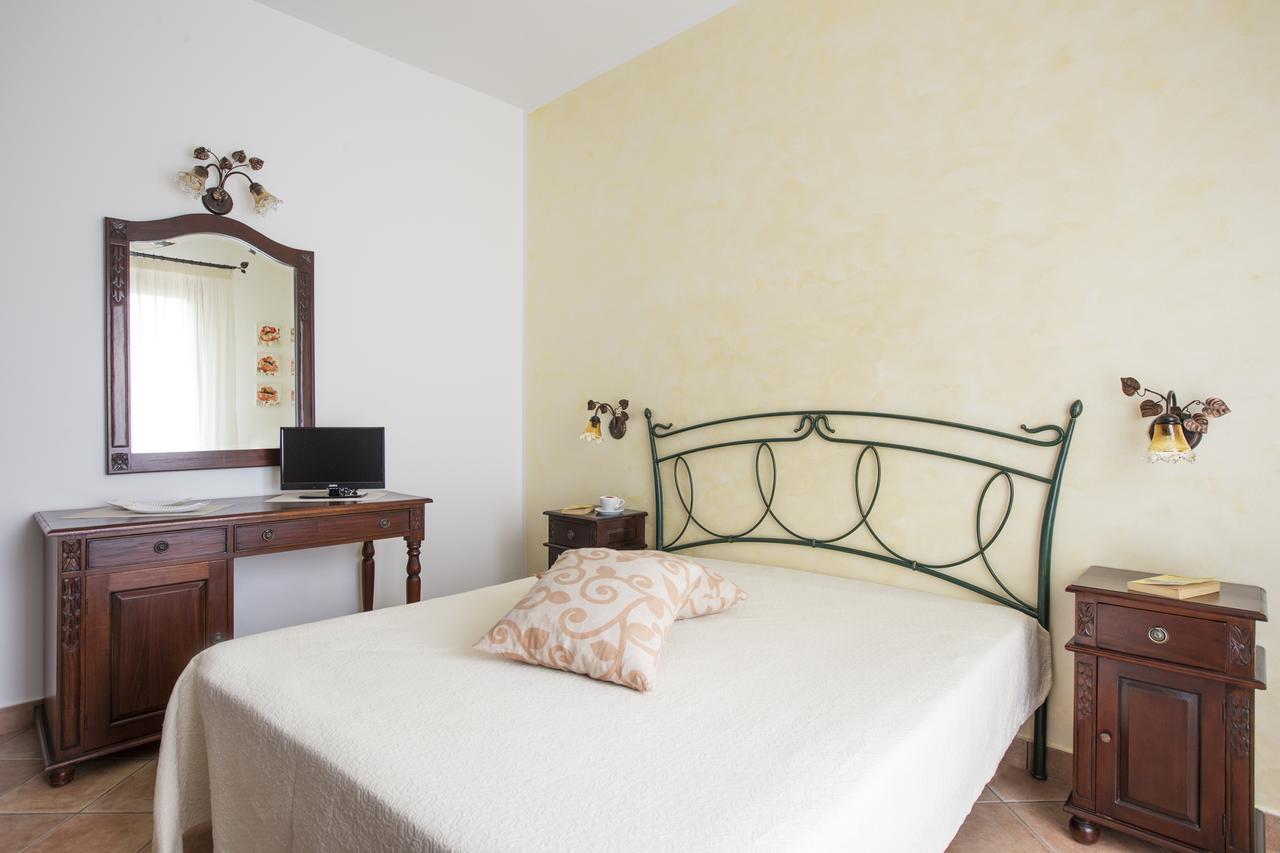 Hotel Cala di Ponente Castelluzzo Esterno foto